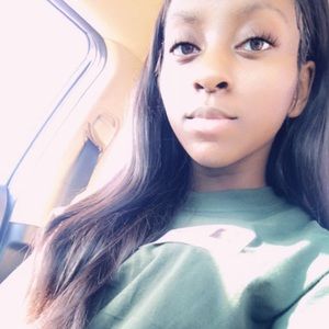 Meet your Posher, Tazia